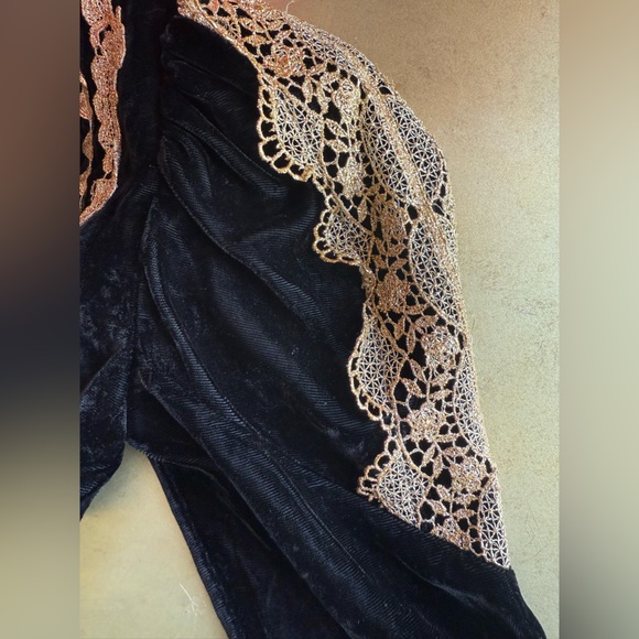 EUC Vintage Jessica McClintock Child Black Velvet Jacket With Gold Lace Size 7 - Picture 8 of 8